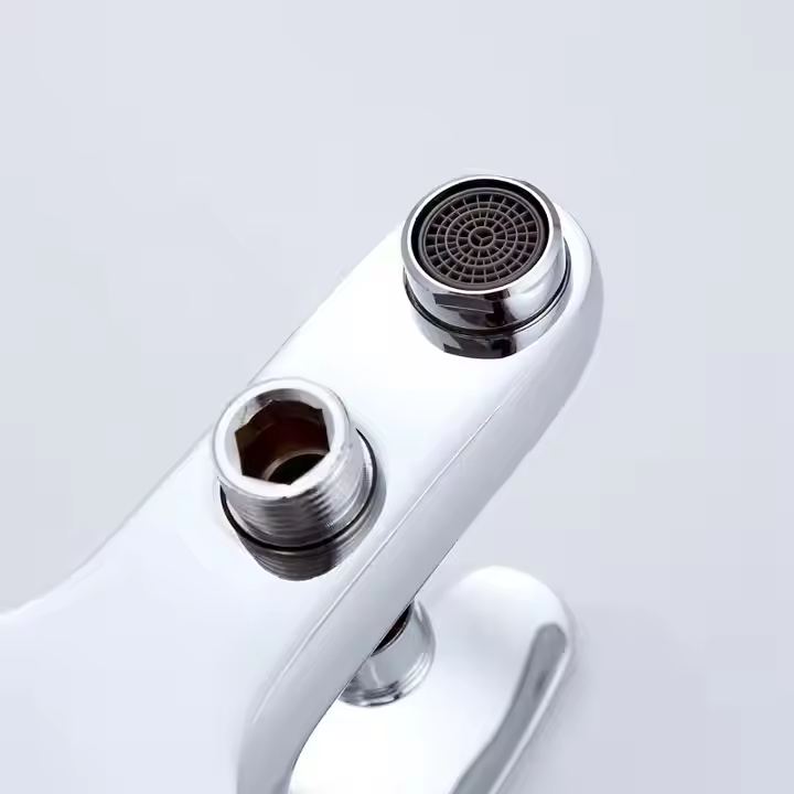 Akkumulátorfürdő, zuhany és tömlő tartalmazza, ötvözet, kerámia patron, króm, CD001