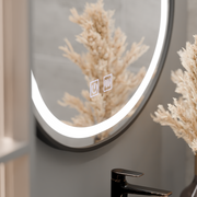 LED ovális tükör 60x80cm VETRO Touch szabályozható páramentesítő rendszer, fekete keret Korman Mirrors E Alapértelmezett cím Alessandro Design